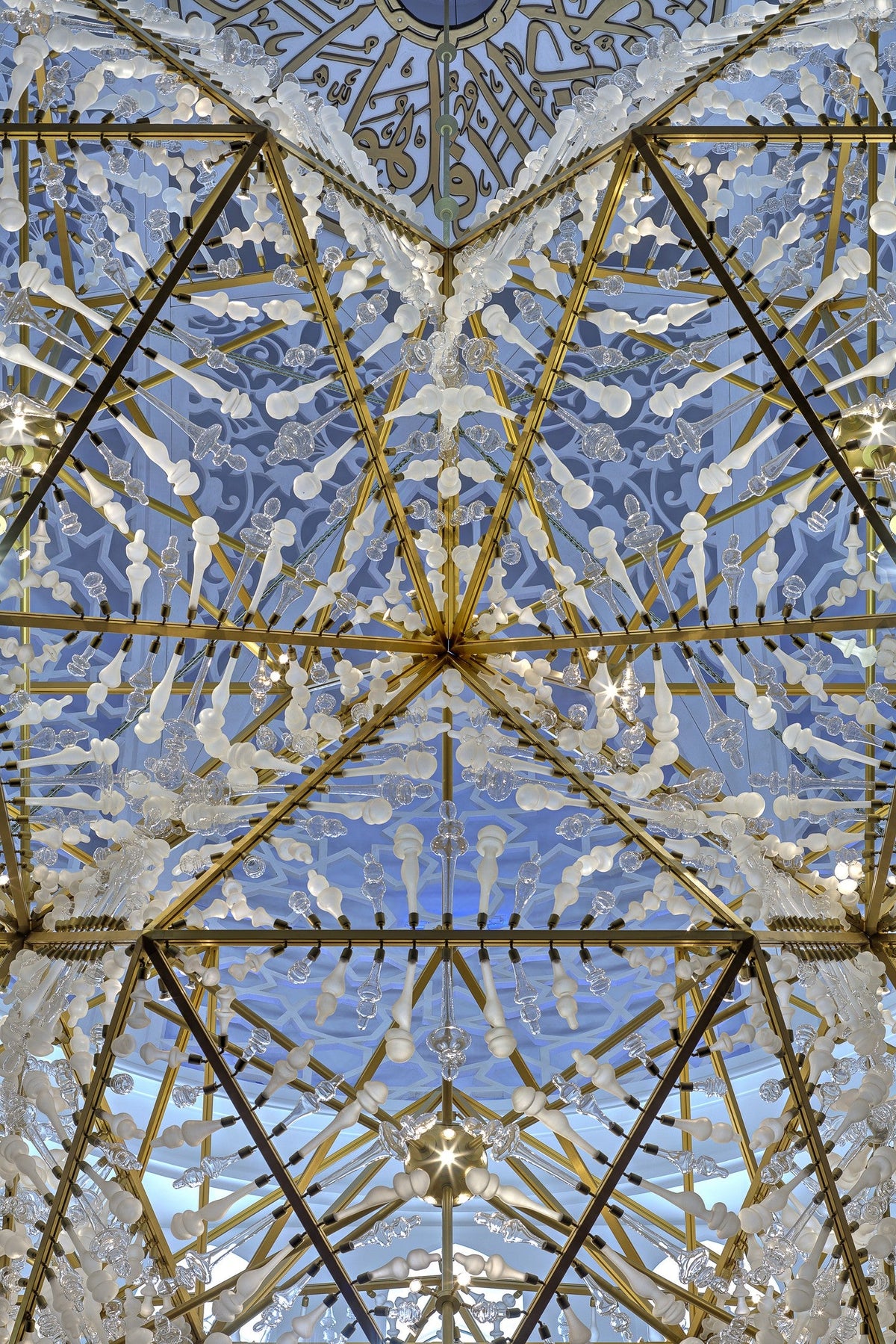 Geometric Crystal Frame Project Installation project lighting view 4