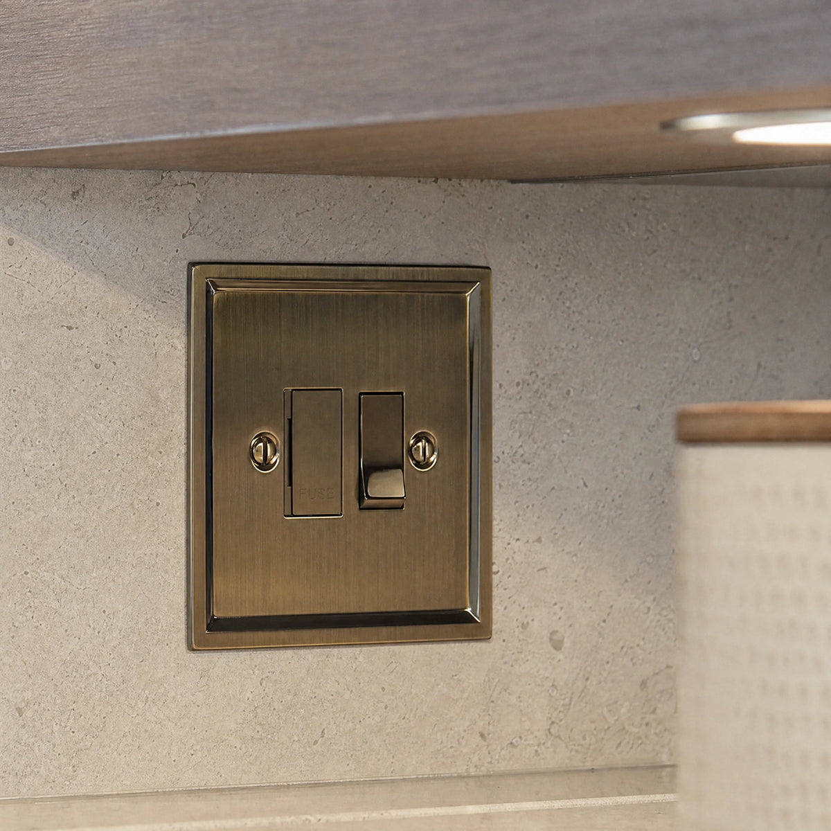 VORELLI® Sheraton Fuse Spur, close view above a kitchen worktop in an interior visualisation.