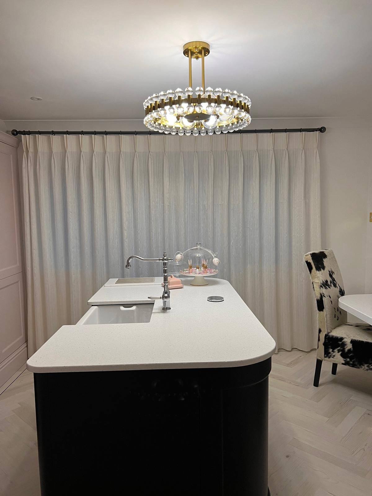 gold-pendant-light-dubai-kitchen.jpg