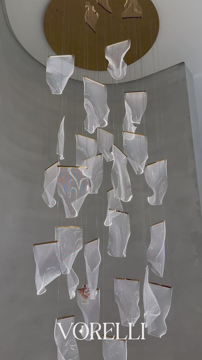 Fluente staircase chandelier with free-fall acrylic pendant formation
