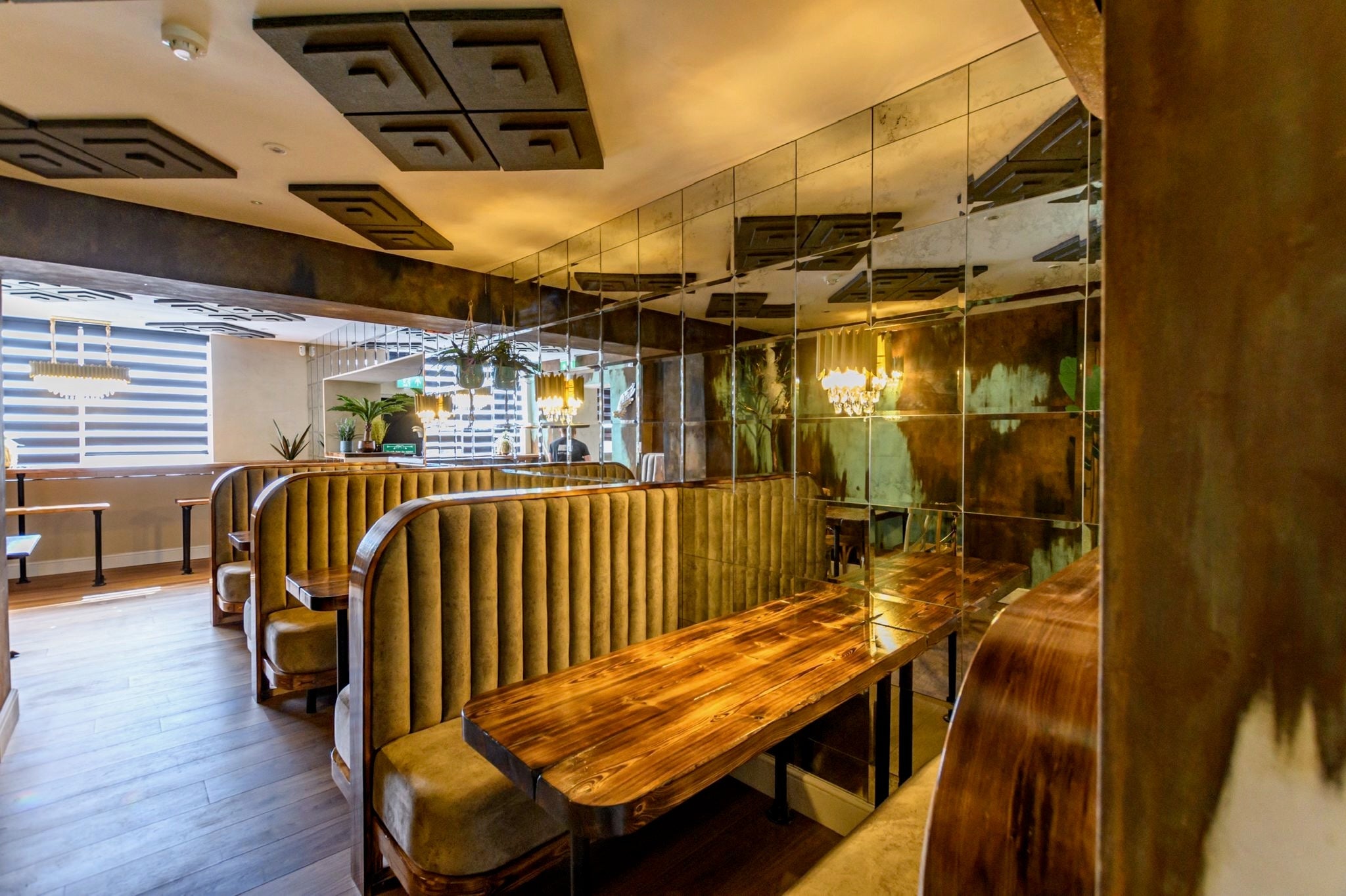 Modern dining space illuminated by VORELLI Doral luxury wall light